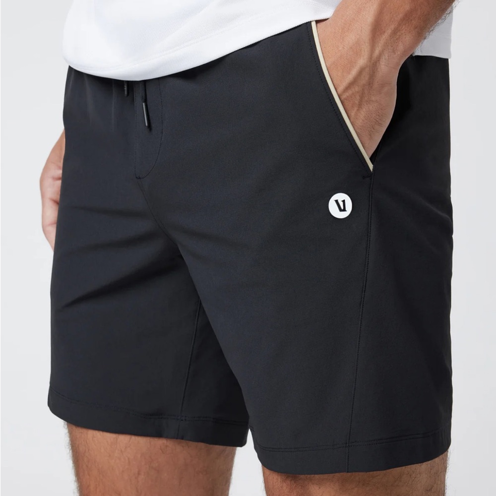 NWOT Vuori Crosscourt Short in Black